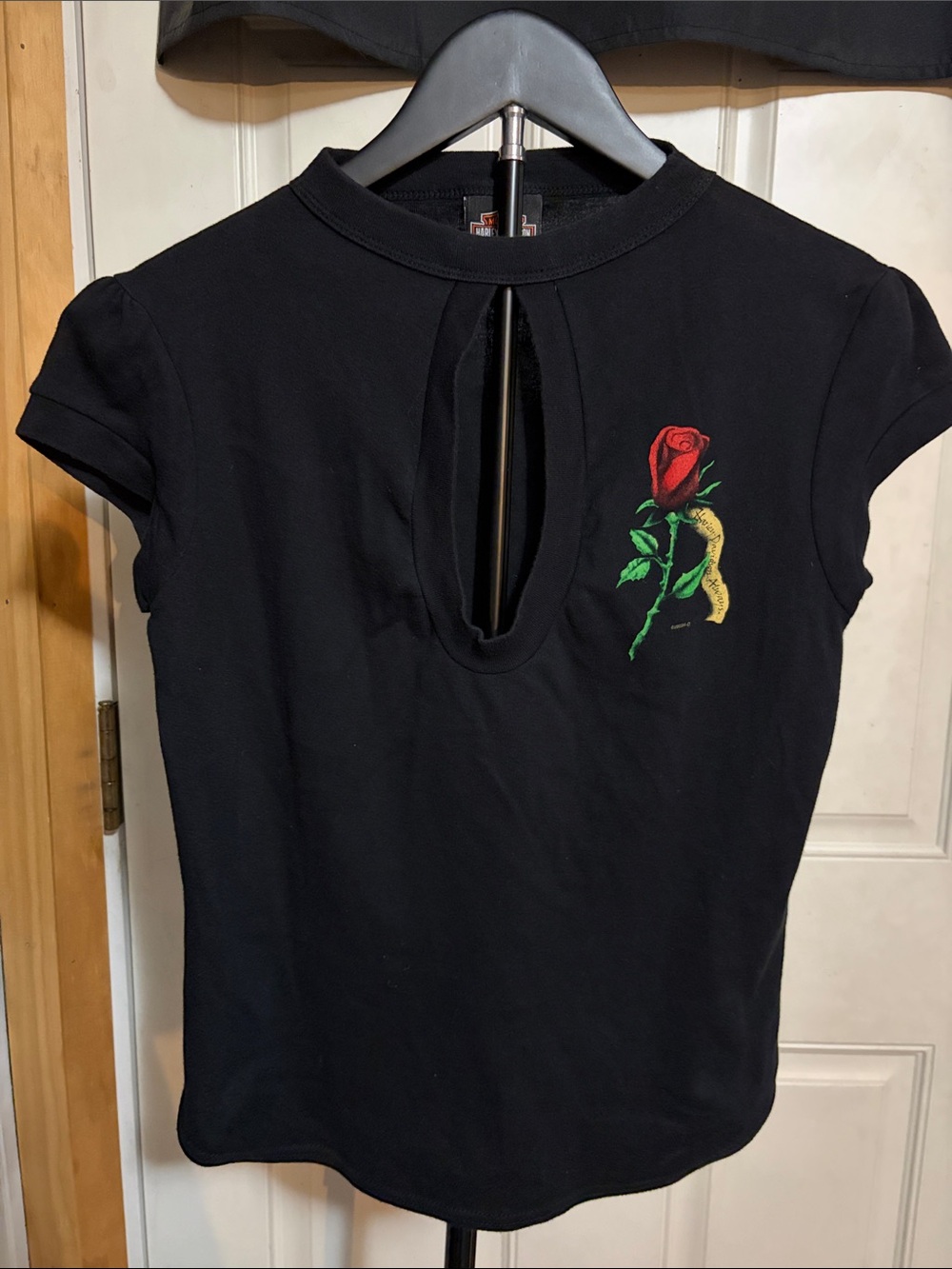 Vintage Y2K Harley Davidson 2005 Cut Out Black Short Sleeve Red Rose
